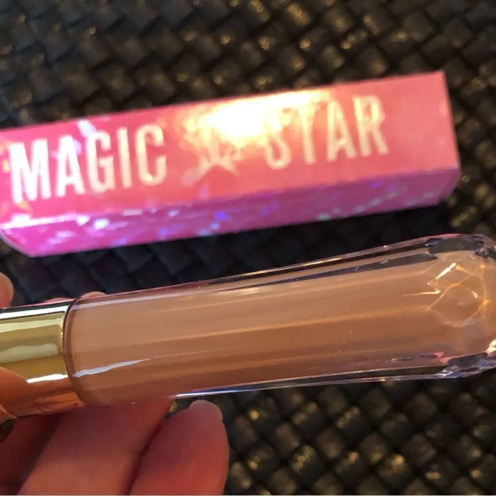 JEFFREE STAR - NWT - Magic Star Concealer in C16.5 (Tan Skin/Peach Undertones)
